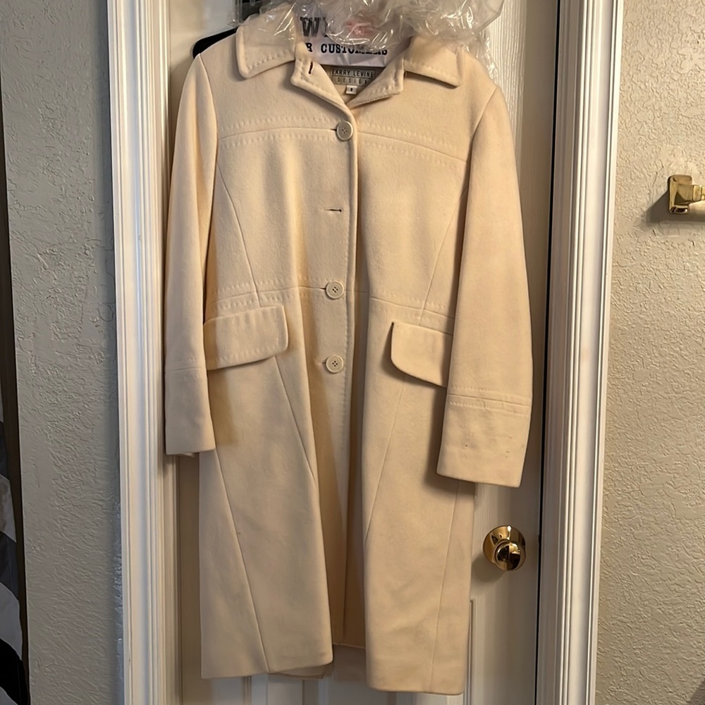 Larry Levine Cream Wool/Cashmere Single-Breasted Coat